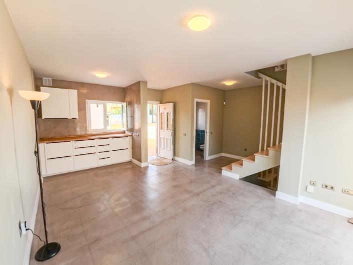 Image No.6-4 Bed Chalet for sale