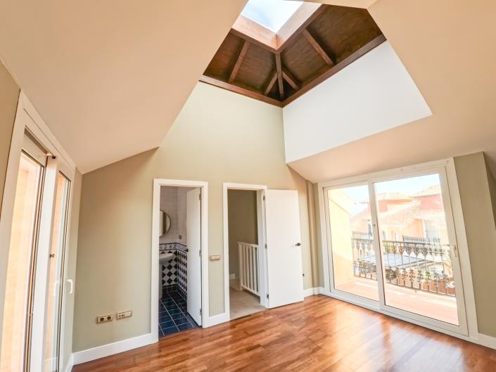 Image No.4-4 Bed Chalet for sale