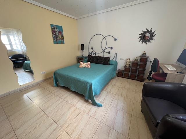 Image No.12-3 Bed Apartment for sale