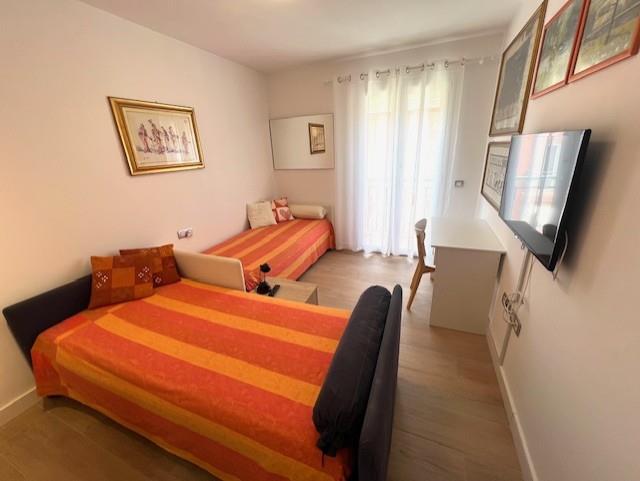 Image No.17-3 Bed Chalet for sale