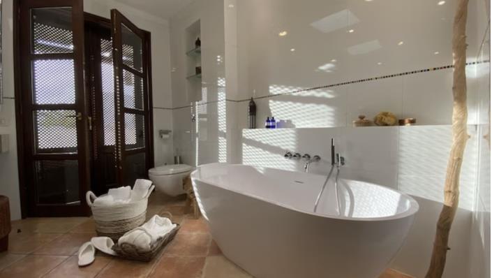 Image No.34-4 Bed Chalet for sale