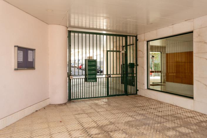 Image No.8-5 Bed Duplex for sale