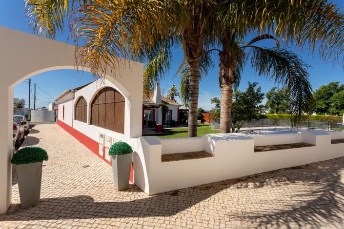 Image No.6-12 Bed Villa for sale