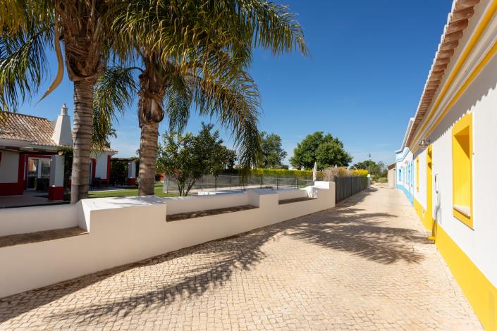 Image No.7-12 Bed Villa for sale