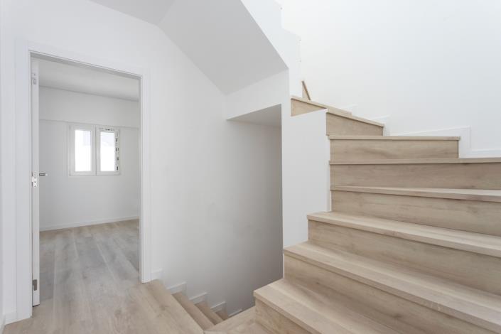 Image No.19-4 Bed Townhouse for sale