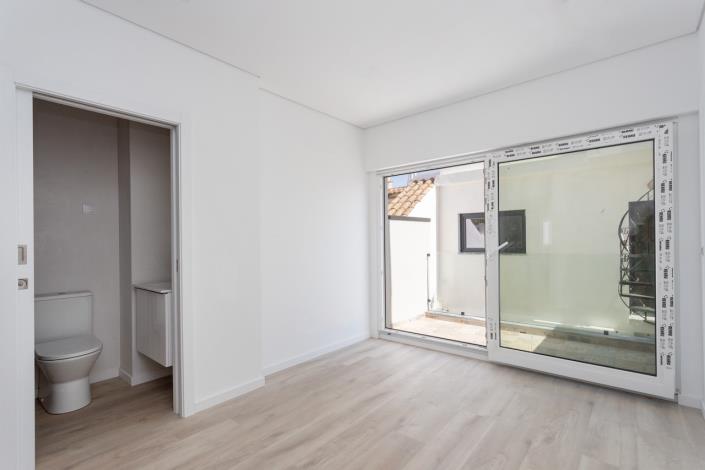 Image No.21-4 Bed Townhouse for sale