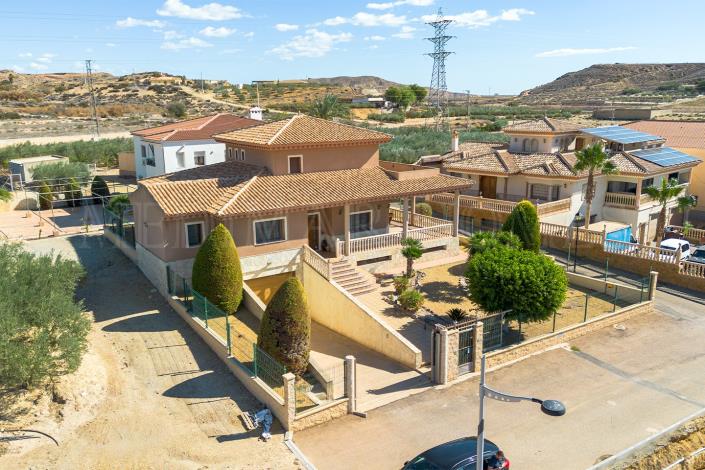 Image No.4-5 Bed Villa / Detached for sale