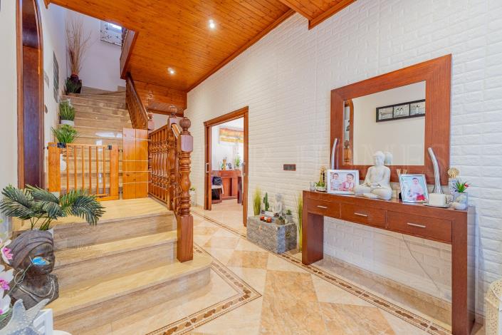 Image No.8-5 Bed Villa / Detached for sale