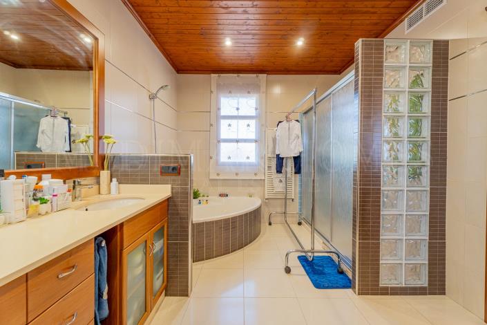 Image No.24-5 Bed Villa / Detached for sale