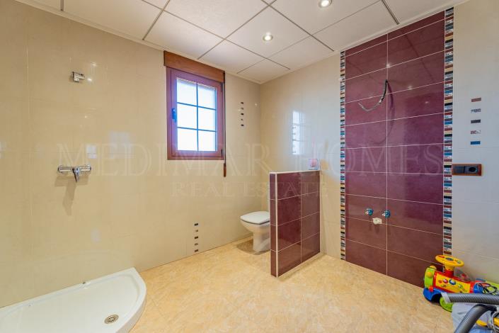 Image No.34-5 Bed Villa / Detached for sale