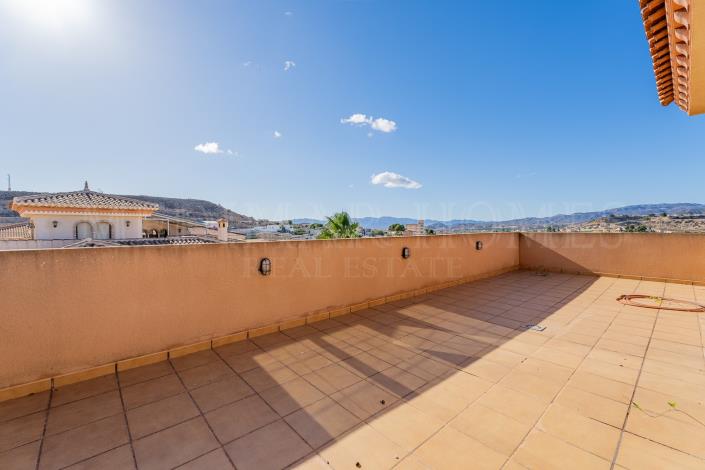 Image No.38-5 Bed Villa / Detached for sale