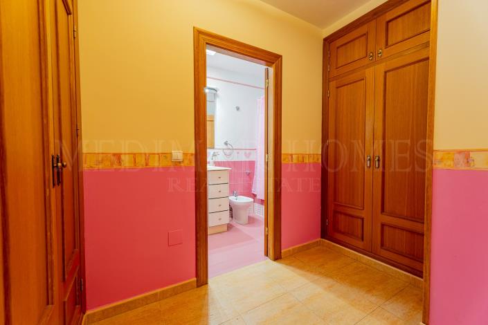 Image No.20-3 Bed Apartment for sale