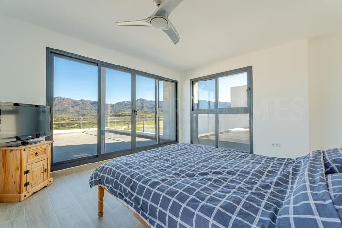 Image No.36-3 Bed Villa / Detached for sale