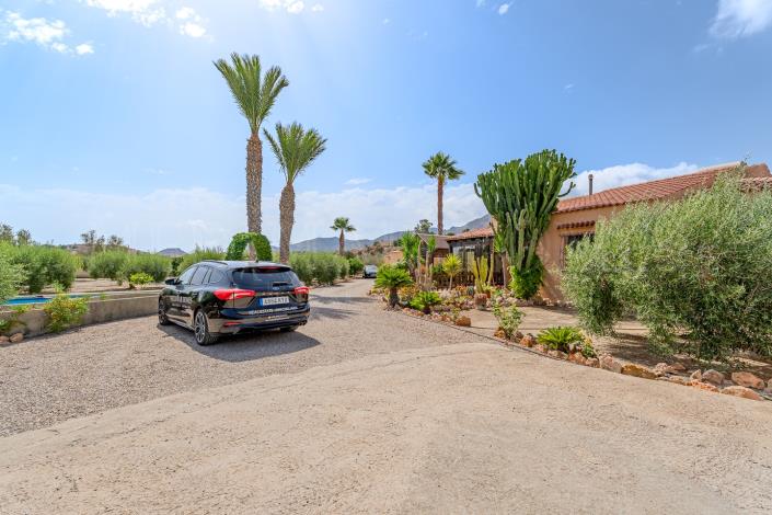 Image No.5-3 Bed Chalet for sale