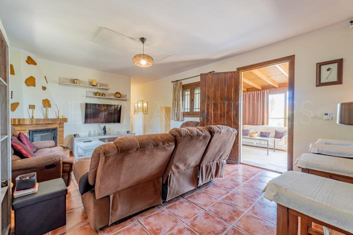 Image No.25-3 Bed Chalet for sale