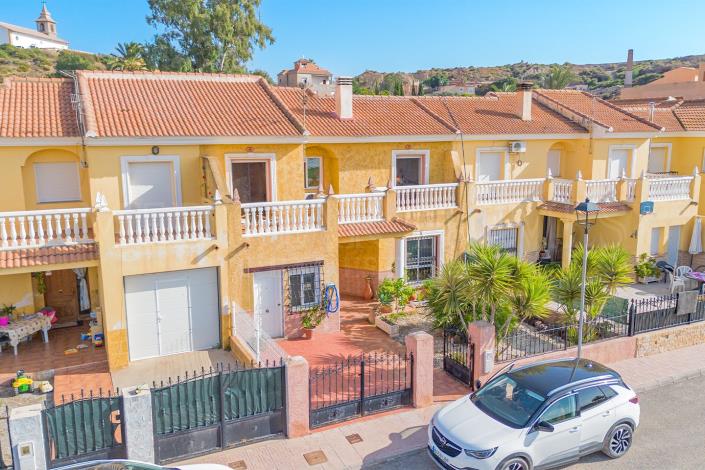 Image No.2-3 Bed Townhouse for sale