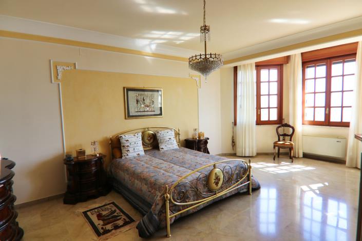 Image No.41-4 Bed Villa for sale