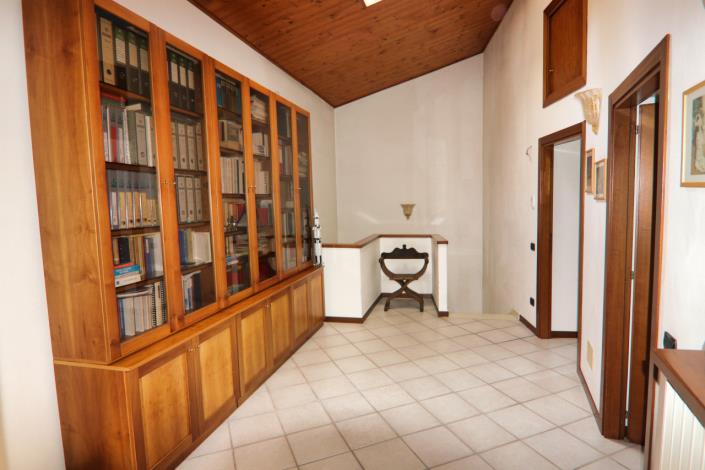 Image No.36-5 Bed Country House for sale