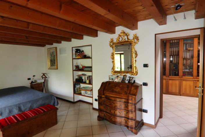 Image No.50-5 Bed Country House for sale