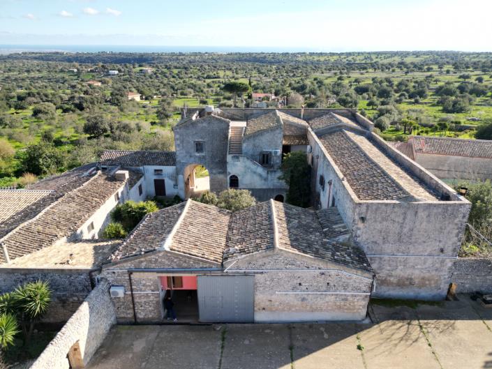 Image No.10-7 Bed Country House for sale