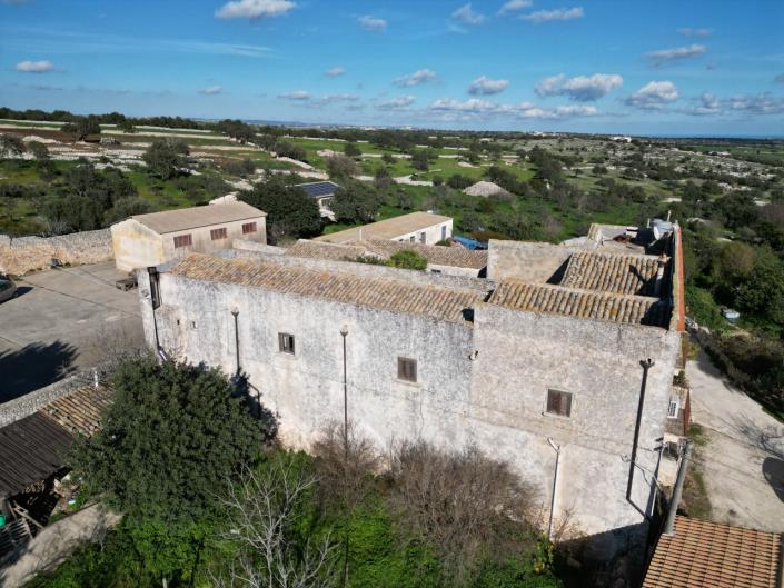 Image No.11-7 Bed Country House for sale