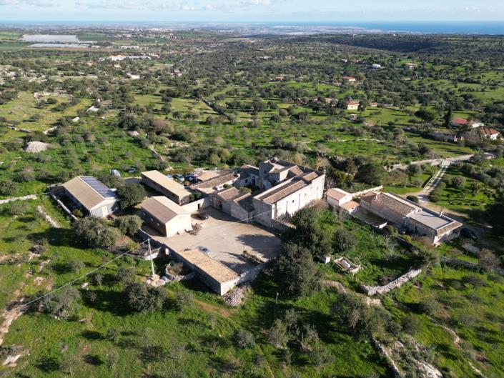 Image No.12-7 Bed Country House for sale