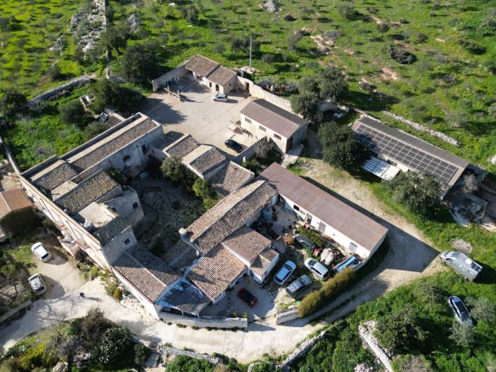 Image No.13-7 Bed Country House for sale