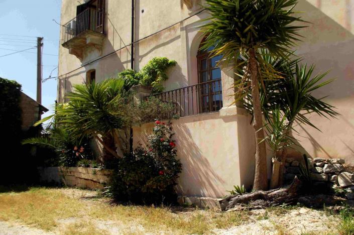 Image No.18-7 Bed Country House for sale