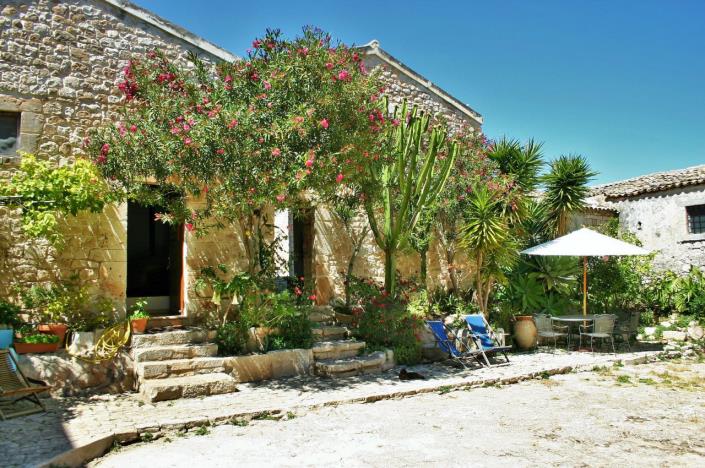 Image No.24-7 Bed Country House for sale