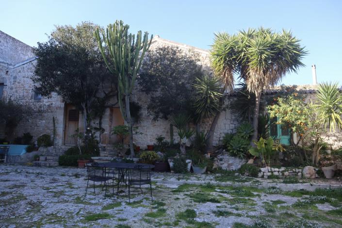 Image No.25-7 Bed Country House for sale