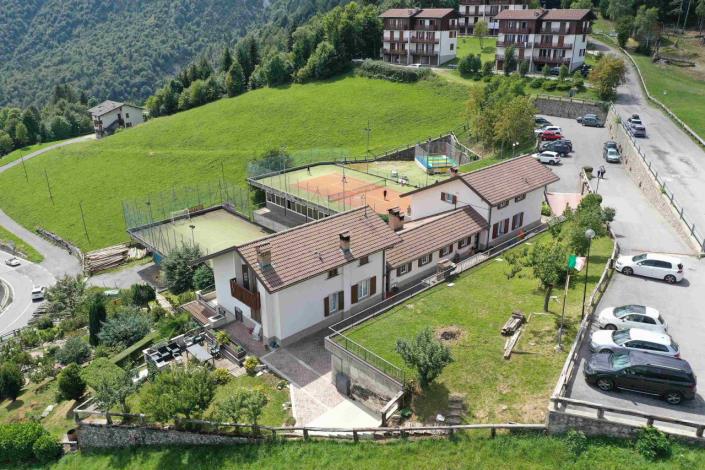 Image No.7-9 Bed Property for sale