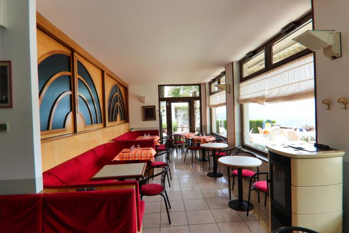 Image No.17-9 Bed Property for sale