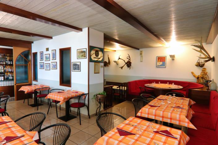 Image No.22-9 Bed Property for sale