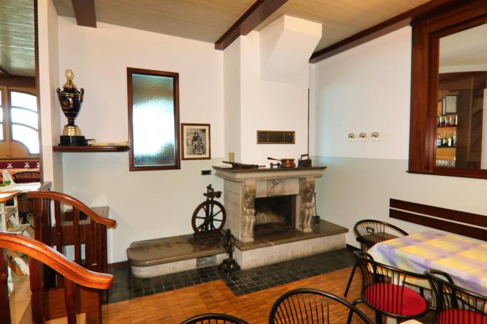 Image No.25-9 Bed Property for sale