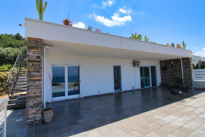 Image No.3-2 Bed Townhouse for sale