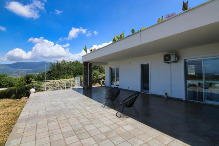 Image No.9-2 Bed Townhouse for sale