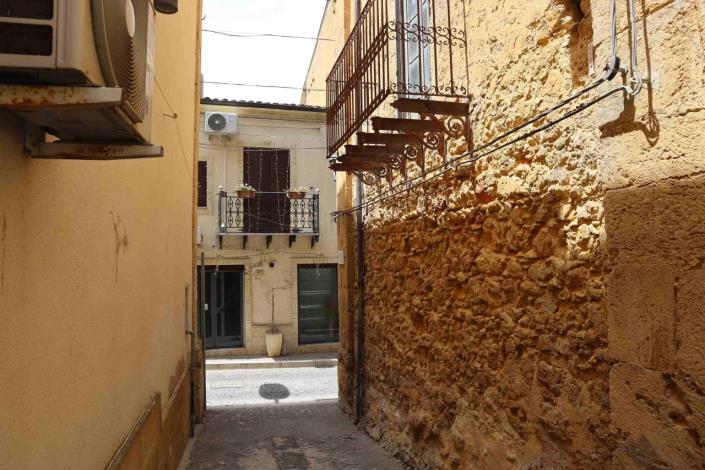 Image No.4-5 Bed Property for sale