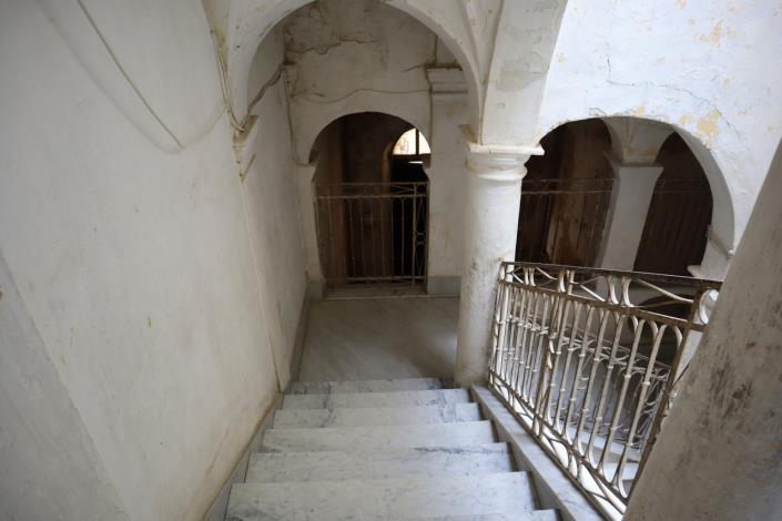 Image No.12-5 Bed Property for sale