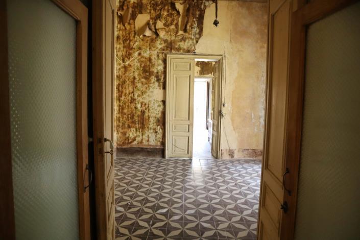 Image No.24-5 Bed Property for sale