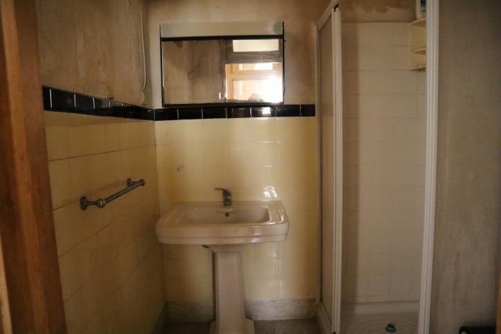 Image No.27-5 Bed Property for sale