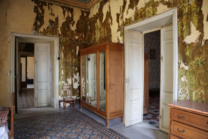 Image No.38-5 Bed Property for sale