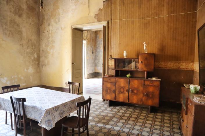 Image No.50-5 Bed Property for sale