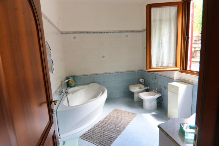 Image No.28-2 Bed Apartment for sale