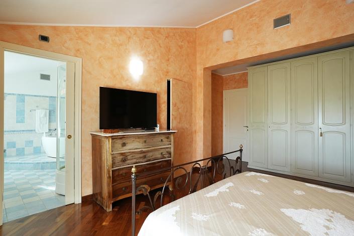 Image No.45-5 Bed Villa for sale