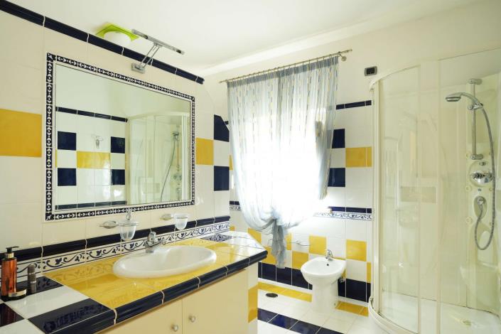 Image No.52-5 Bed Villa for sale