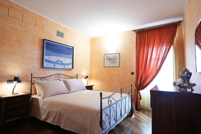 Image No.57-5 Bed Villa for sale