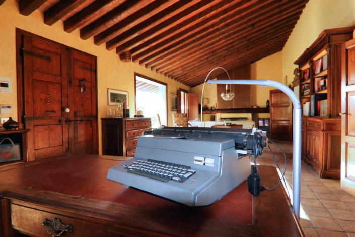 Image No.21-7 Bed Property for sale