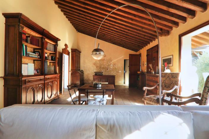 Image No.24-7 Bed Property for sale