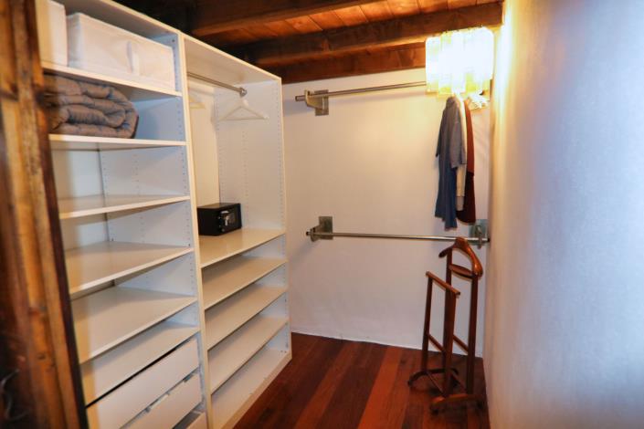 Image No.28-7 Bed Property for sale