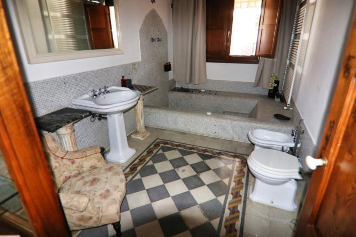 Image No.29-7 Bed Property for sale